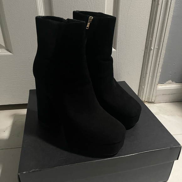 Coach *like new* Iona Booties … only worn twice - Picture 6 of 8